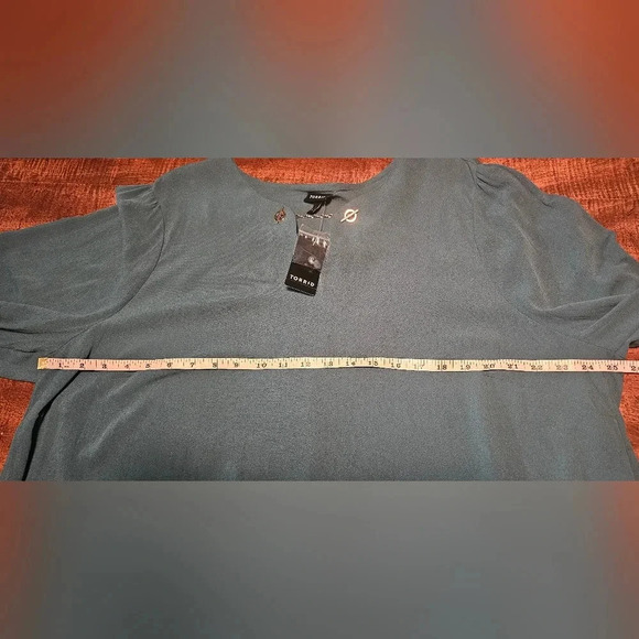 Torrid Women's Green Tunic Blouse Split V-Neck Curve Size 3 (3XL) NWT - Picture 11 of 12